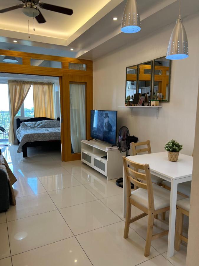 Ron'S Condo Overlooking The Lake Tagaytay City Exterior foto